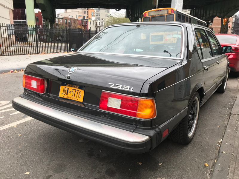 Illustration for article titled I Bought This 1984 BMW 733i to See If a Big Luxury Sedan Works as a City Car